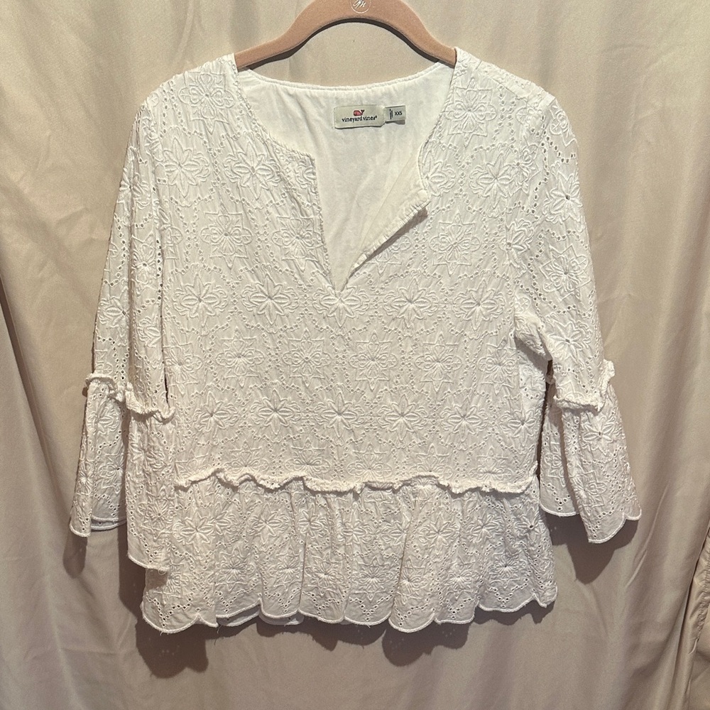 Vineyard Vines White Floral Embroidered Blouse